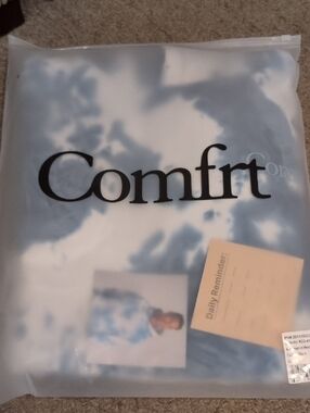 Comfrt Women’s Blue Wave Minimalist Hoodie Size Small